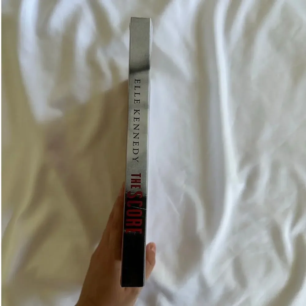 The Score Elle Kennedy Off Campus Oop Model Cover Paperback